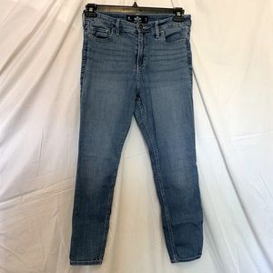 Hollister Women’s High Rise Skinny Jeans. Size 9S